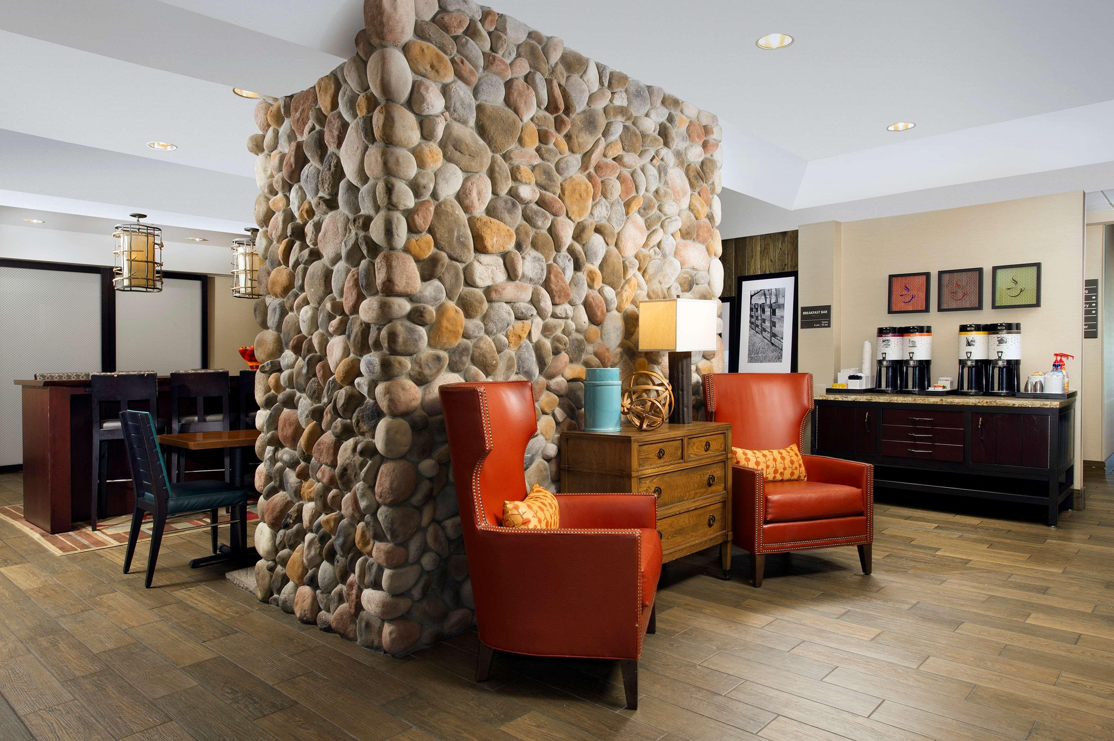 Hampton Inn Kansas City The Legends Beltér fotó